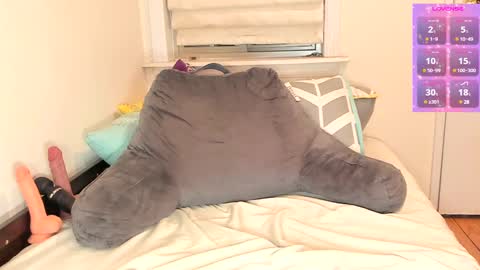 Mia  online show from March 2025 01:45:01 AM