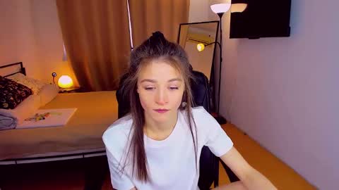 Mia online show from February 2025 01:49:02 PM