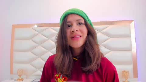 Snapshot of miaqueen021 chatting on January 2025 03:26:01 PM Sweetie Mia online show from January 2025 03:26:01 PM