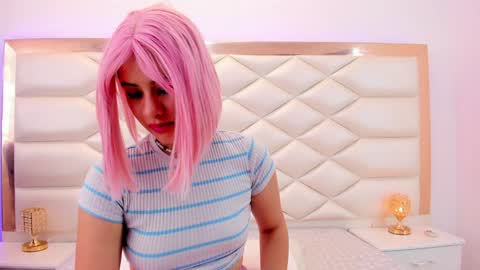 Snapshot of miaqueen021 chatting on January 2025 04:48:01 PM Sweetie Mia online show from January 2025 04:48:01 PM