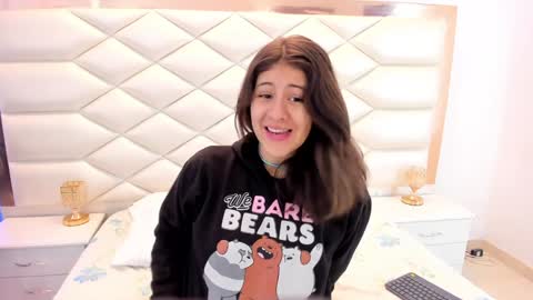 Snapshot of miaqueen021 chatting on January 2025 12:16:02 PM Sweetie Mia online show from January 2025 12:16:02 PM