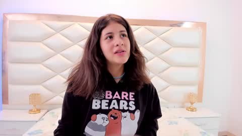 Snapshot of miaqueen021 chatting on January 2025 06:21:01 PM Sweetie Mia online show from January 2025 06:21:01 PM