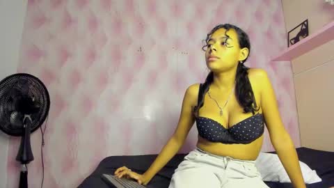 Snapshot of miarivers_ chatting on November 2025 12:08:02 PM MIA online show from November 2025 12:08:02 PM