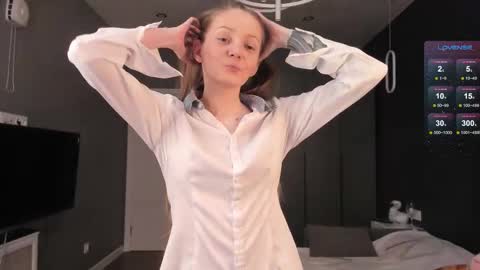 Mia online show from October 2025 02:50:01 PM