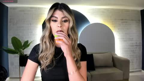 Mia Silva online show from April 2026 11:25:02 AM