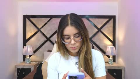 Mia online show from June 2026 07:05:01 PM