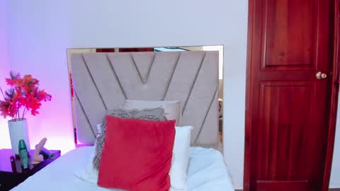 MiaValente online show from January 2025 09:25:02 PM