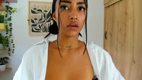 Mia Velvet  online show from April 2026 05:00:01 PM