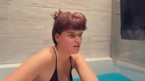 Mia  online show from December 2025 03:49:02 PM