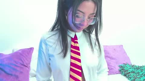 MiaWeiss online show from June 2026 07:03:02 PM
