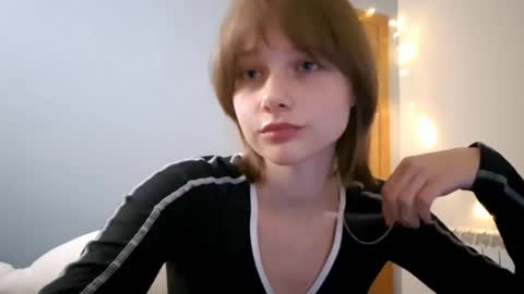 Luna online show from September 2025 05:17:01 PM