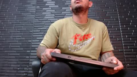 Michael Daviss online show from January 2025 01:51:02 PM