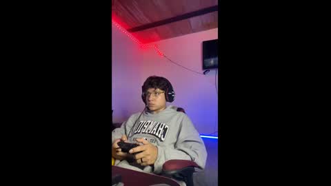 Snapshot of michael_kendall0 chatting on February 2025 10:54:01 PM michael independent model  online show from February 2025 10:54:01 PM