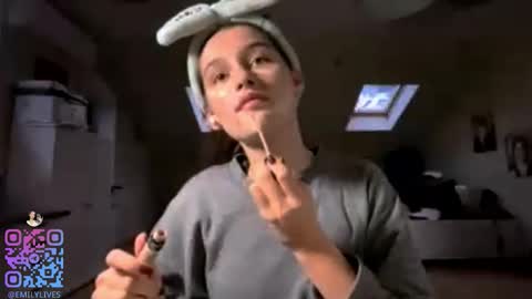 Emily online show from October 2025 02:18:02 PM