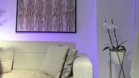 Michael Salens independent model online show from March 2025 10:17:01 AM