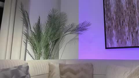 Michael Salens independent model online show from March 2025 10:22:01 AM