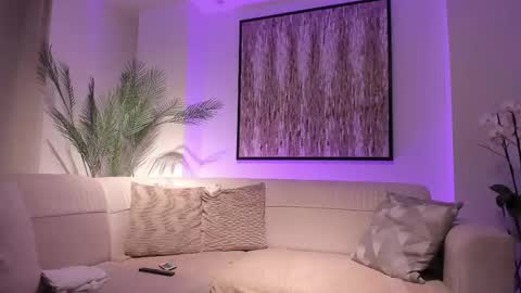 Michael Salens independent model online show from March 2025 10:19:01 AM