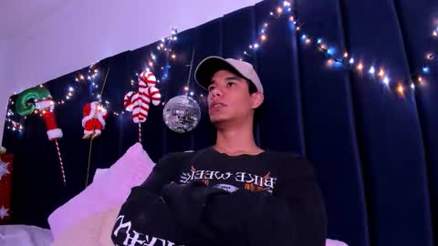 michael_vidal online show from December 2025 05:05:01 AM