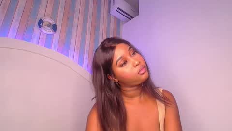 Snapshot of michaelacox chatting on December 2025 07:33:02 PM Michel online show from December 2025 07:33:02 PM