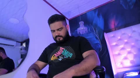 Snapshot of michaelbear_ chatting on January 2025 12:39:02 PM Michael online show from January 2025 12:39:02 PM