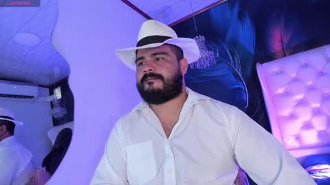 Snapshot of michaelbear_ chatting on January 2025 12:30:01 PM Michael online show from January 2025 12:30:01 PM