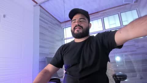 Snapshot of michaelbear_ chatting on January 2025 12:47:02 PM Michael online show from January 2025 12:47:02 PM