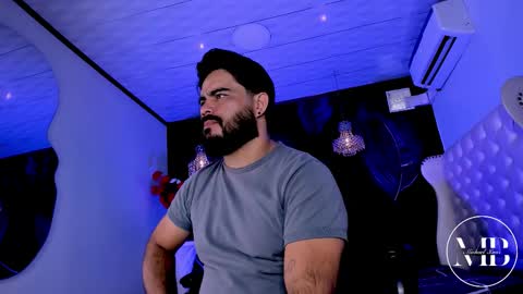 Snapshot of michaelbear_ chatting on February 2026 01:43:01 PM Michael online show from February 2026 01:43:01 PM