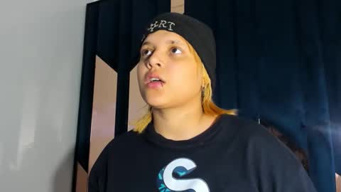 michell_rs online show from December 2025 01:43:02 AM