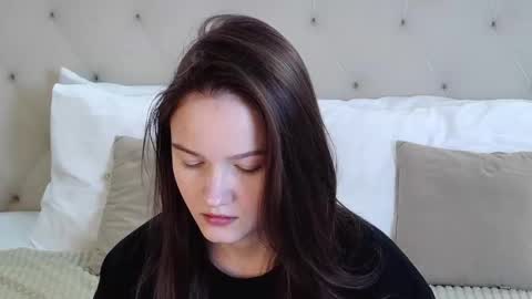 Snapshot of michelle_roux chatting on November 2025 01:43:02 PM Michelle online show from November 2025 01:43:02 PM