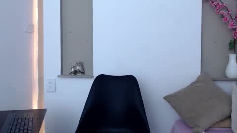 Michelle online show from November 2025 01:22:01 PM