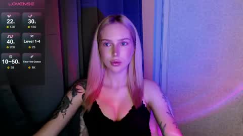 Snapshot of michellevelour chatting on May 2026 04:04:02 PM Michelle online show from May 2026 04:04:02 PM