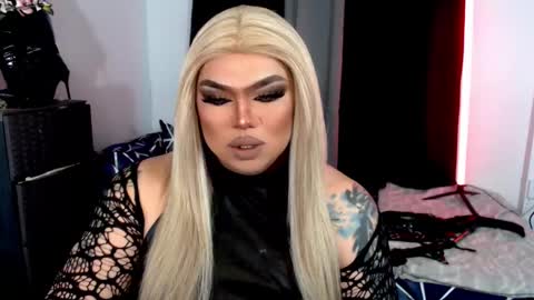 Snapshot of michellevixen921 chatting on October 2025 05:57:02 PM Michelle online show from October 2025 05:57:02 PM