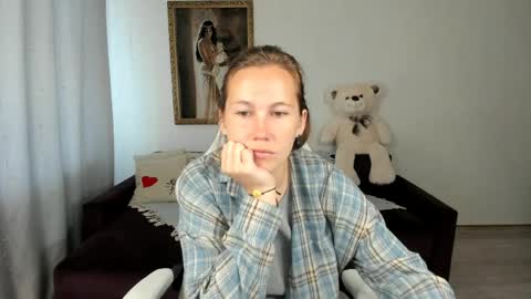 Snapshot of michellewoitsik chatting on May 2026 04:41:01 AM Michelle online show from May 2026 04:41:01 AM
