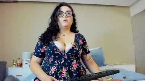 mid nightpeach online show from June 2026 06:50:01 PM