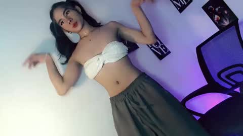 Snapshot of midnight_mystique18 chatting on June 2026 01:57:02 PM midnight_mystique18 online show from June 2026 01:57:02 PM