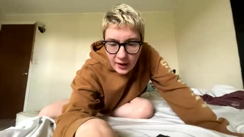 midnightmochi2 online show from May 2026 04:23:01 PM