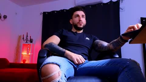 MightyAaron online show from November 2025 05:11:01 AM