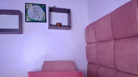 Mia  online show from September 2025 11:55:01 AM