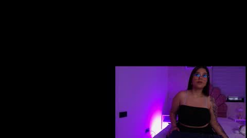 Mia  online show from November 2025 11:54:01 AM