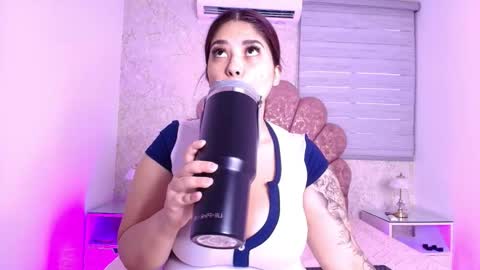 Mia  online show from November 2025 12:00:02 PM