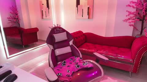 Miia  online show from April 2026 01:41:02 PM