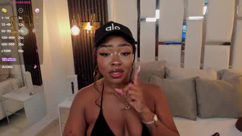 Miia Schwarz  online show from October 2025 11:14:01 PM