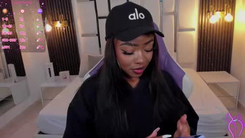 Miia Schwarz  online show from October 2025 01:54:01 PM