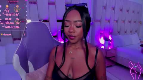 Miia Schwarz  online show from February 2026 10:21:01 PM