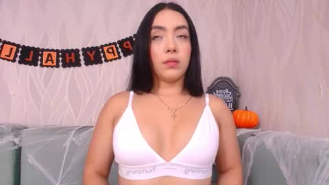 miia scoott  online show from October 2025 11:53:02 AM