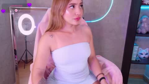Snapshot of miia_sttone chatting on April 2026 04:55:01 PM miia_sttone online show from April 2026 04:55:01 PM