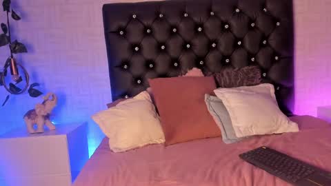 Snapshot of miia_taylor_1_ chatting on February 2025 11:15:02 PM Mia online show from February 2025 11:15:02 PM