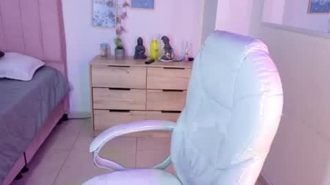 Snapshot of miia_thompson_1 chatting on June 2026 10:34:02 PM M I I A online show from June 2026 10:34:02 PM