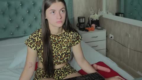 Snapshot of miia_velvett chatting on April 2026 05:44:02 PM miia_velvett online show from April 2026 05:44:02 PM