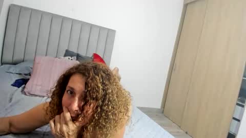 Mia Weed online show from April 2026 08:57:02 PM